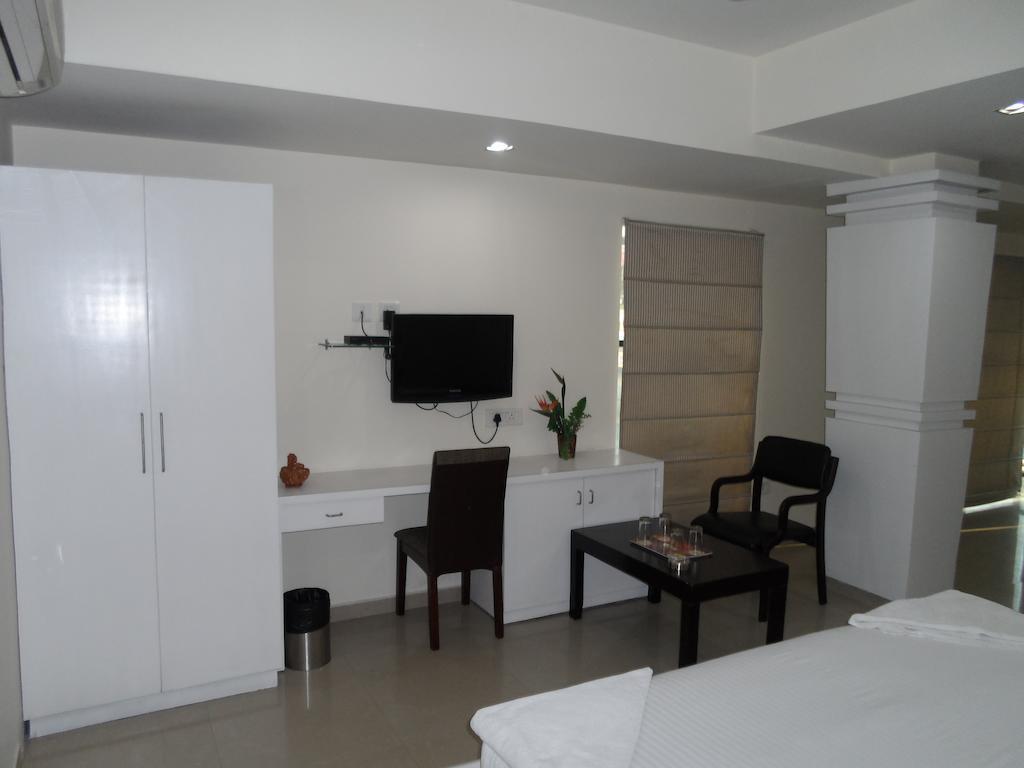 The Crown Hotel Haïdarabad Extérieur photo